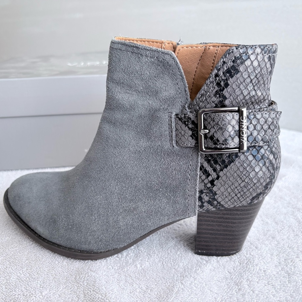 Vionic Suede Grey Buckle Zip Snakeskin Accent Women's Ankle Boots t Sz 6 US